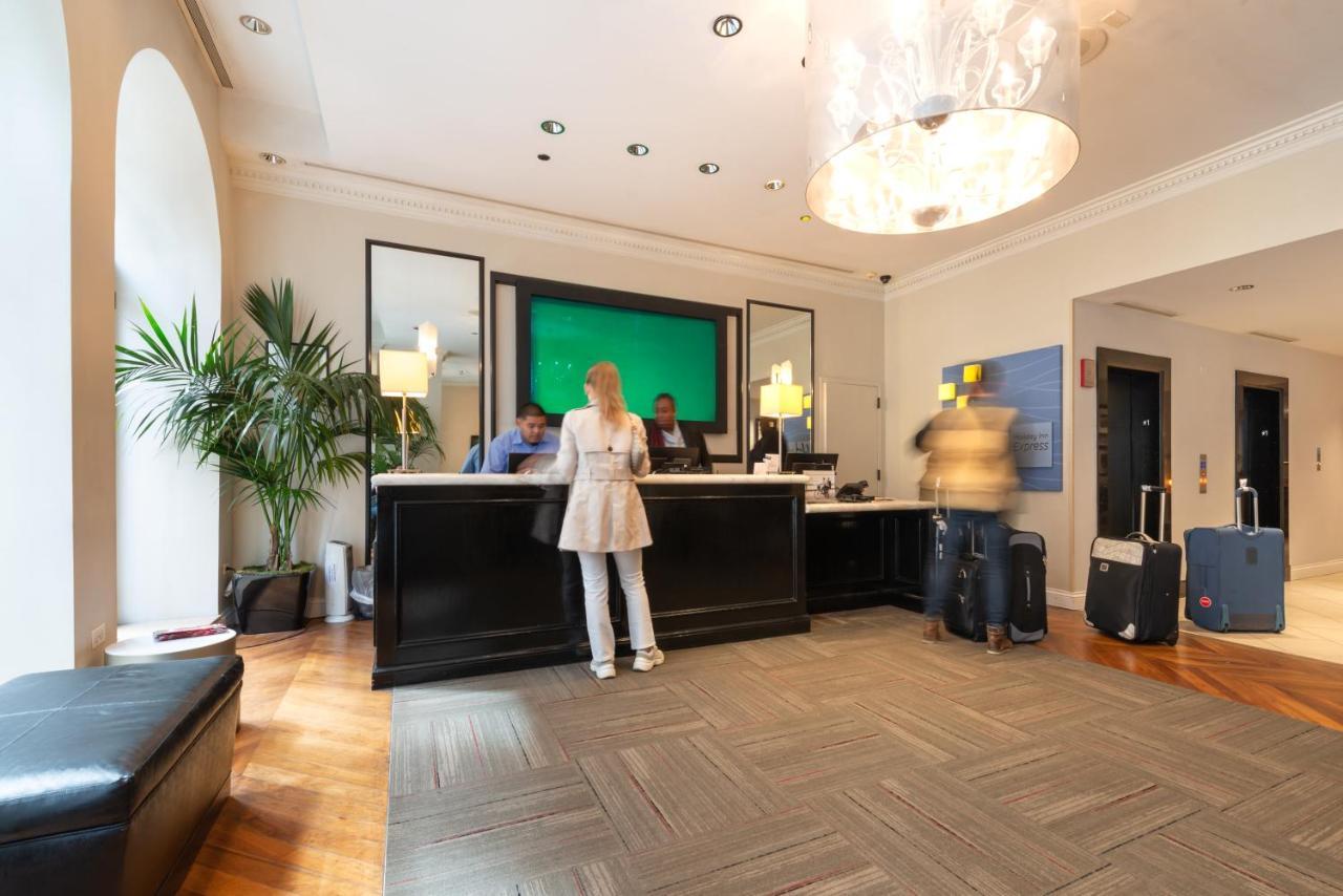 Holiday Inn Express Chicago - Magnificent Mile By Ihg Ngoại thất bức ảnh