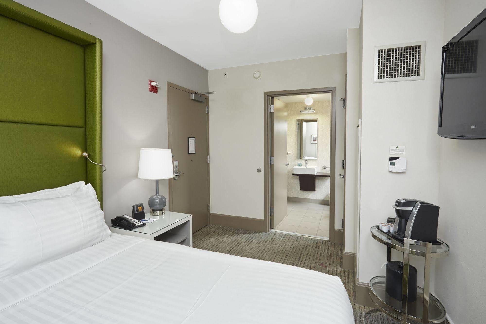 Holiday Inn Express Chicago - Magnificent Mile By Ihg Ngoại thất bức ảnh