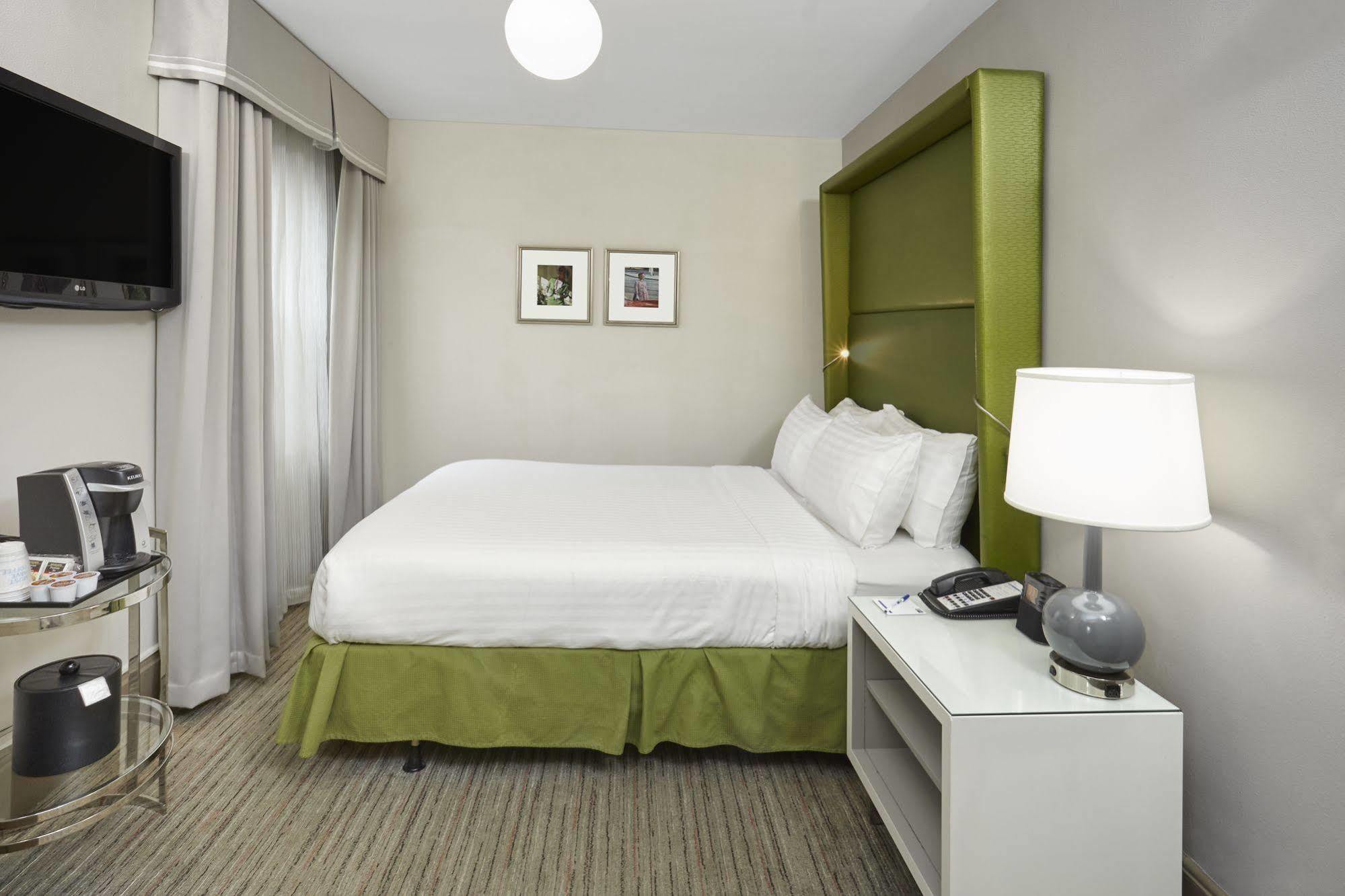 Holiday Inn Express Chicago - Magnificent Mile By Ihg Ngoại thất bức ảnh