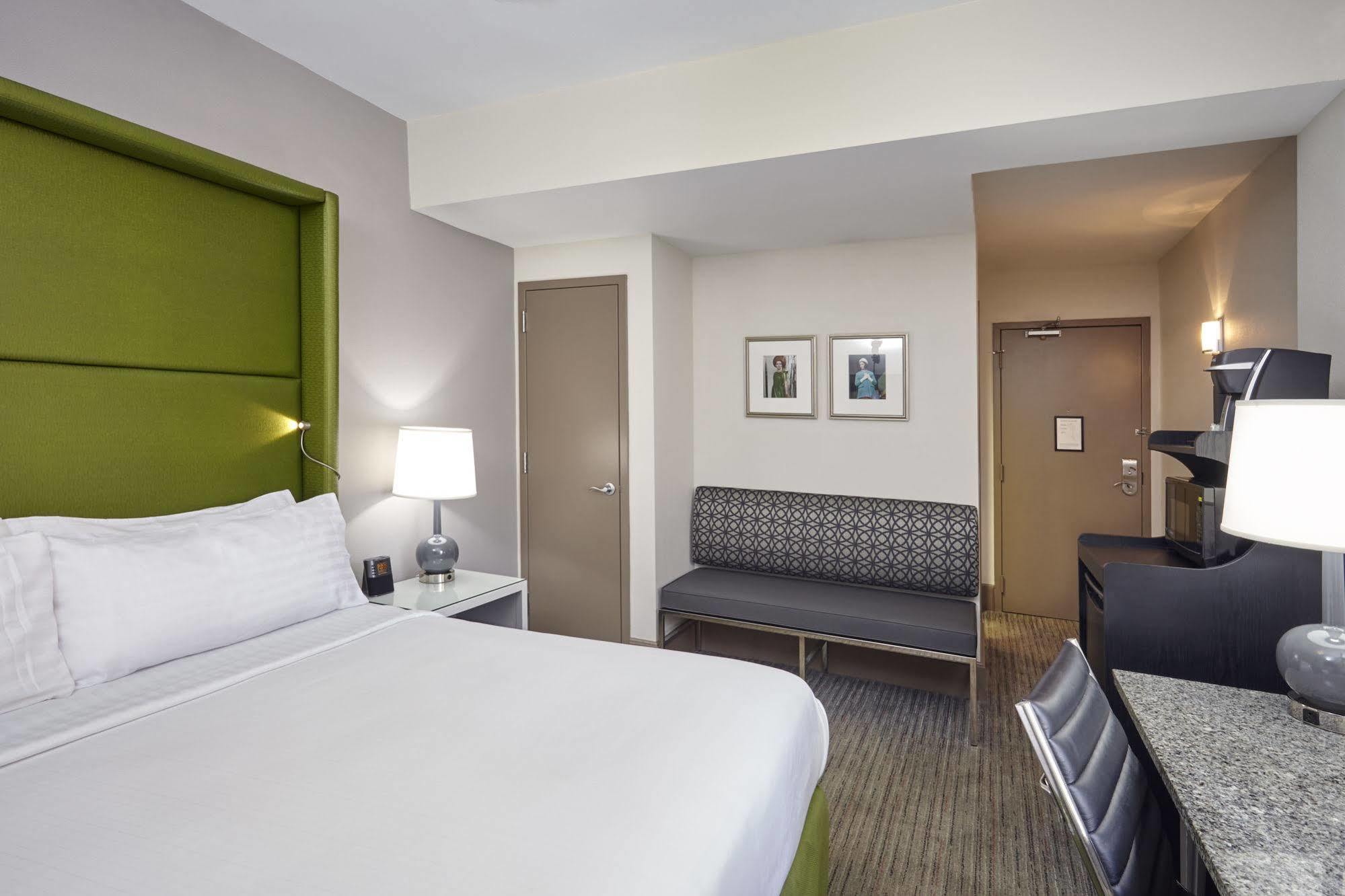 Holiday Inn Express Chicago - Magnificent Mile By Ihg Ngoại thất bức ảnh