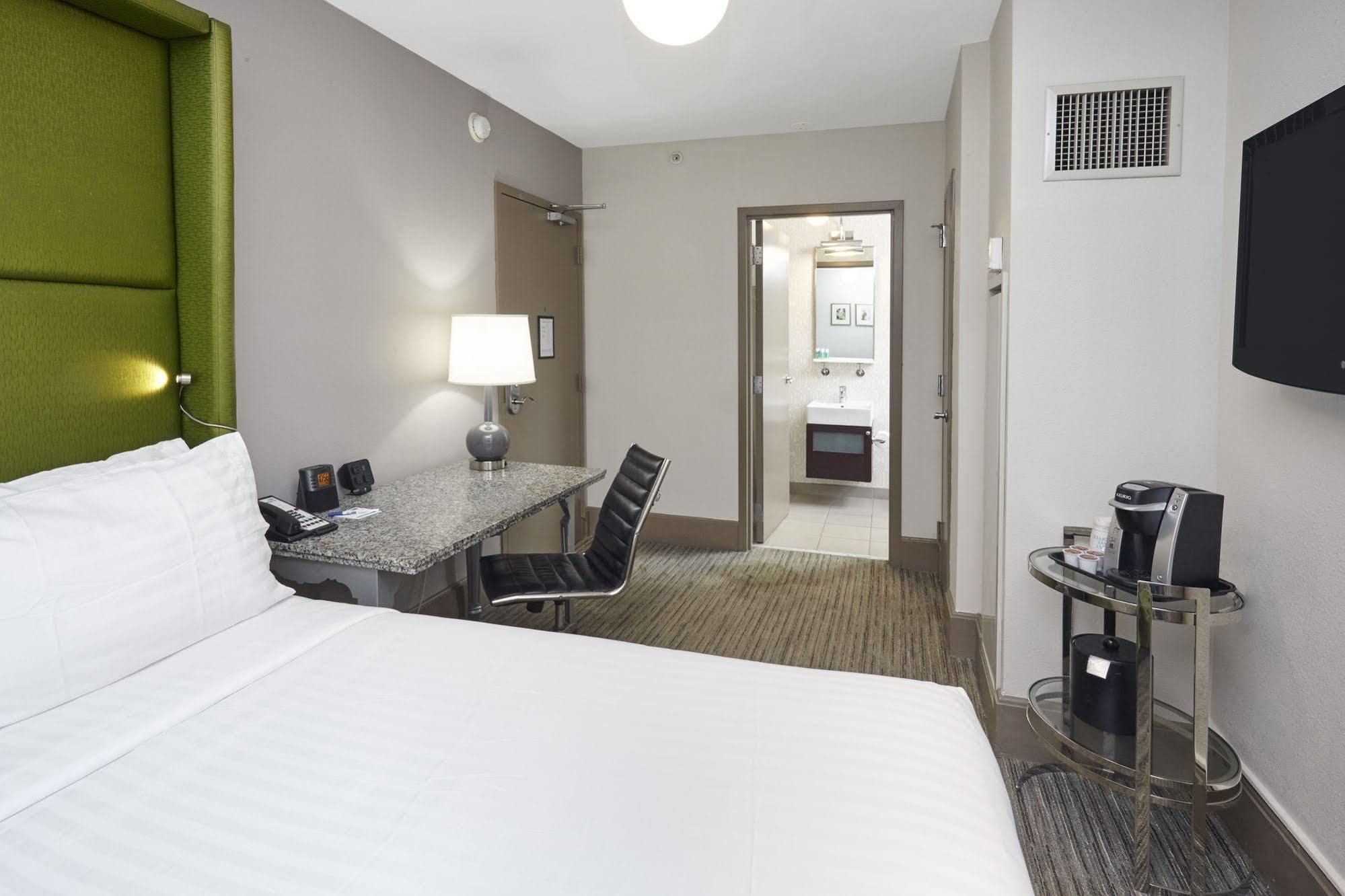 Holiday Inn Express Chicago - Magnificent Mile By Ihg Ngoại thất bức ảnh