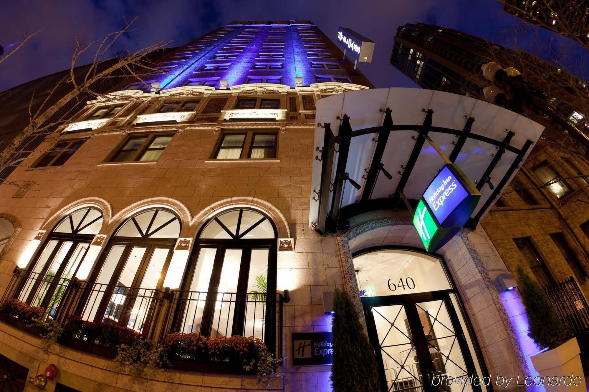 Holiday Inn Express Chicago - Magnificent Mile By Ihg Ngoại thất bức ảnh