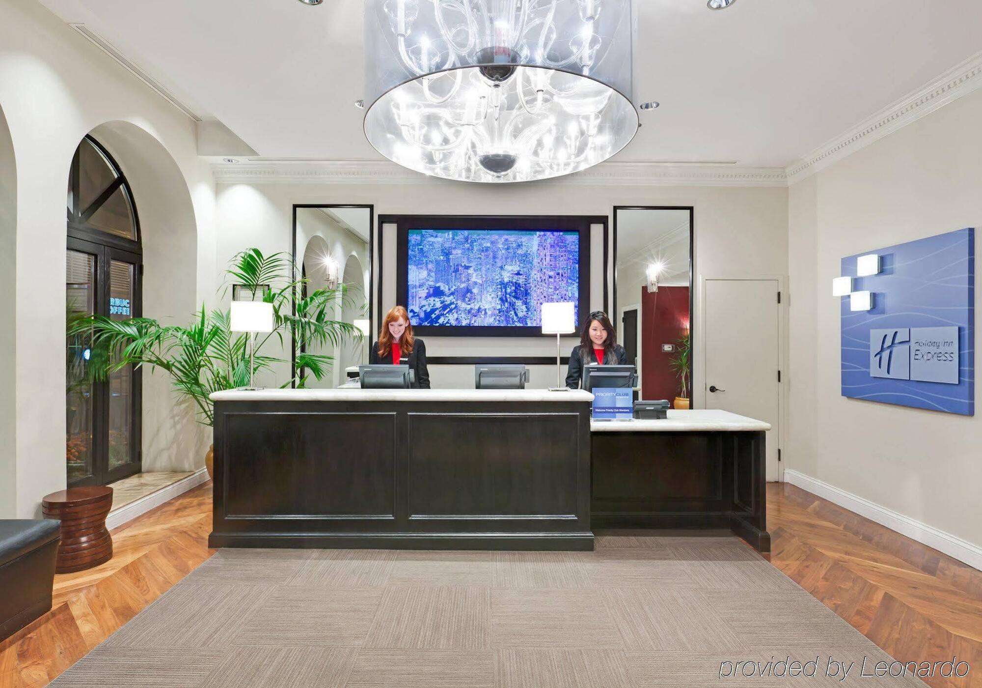 Holiday Inn Express Chicago - Magnificent Mile By Ihg Ngoại thất bức ảnh